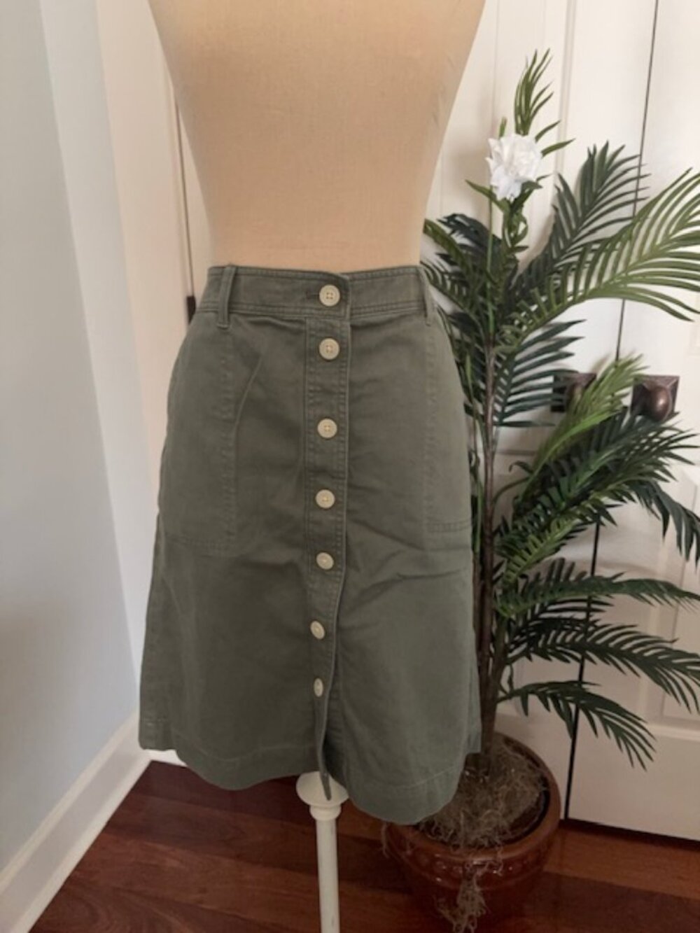 Talbots Army Green Boho Skirt Cotton Rayon Buttons Patch Pockets Preloved